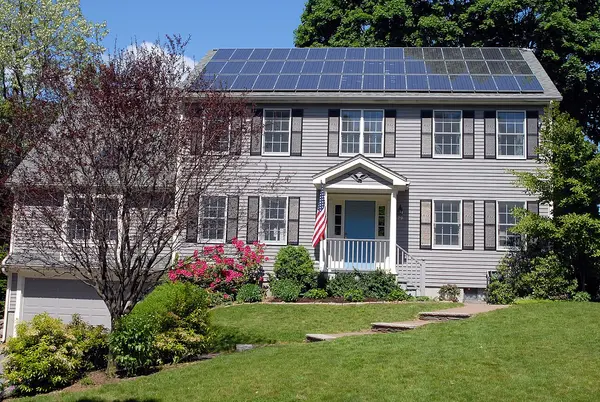Placas solares y el valor de tu vivienda: qué revaloriza y qué no